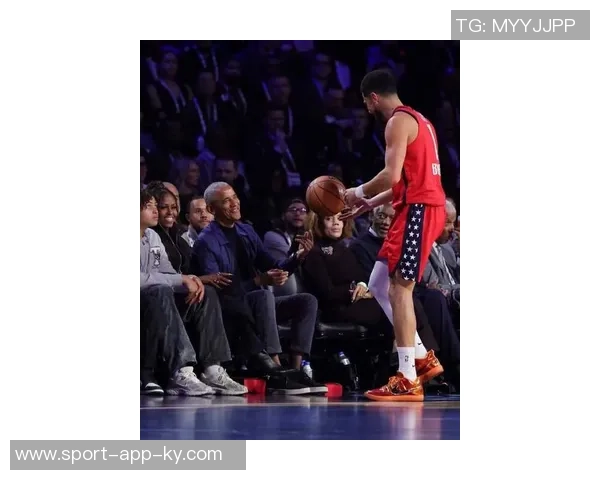 菲尔普斯现场观战湖人对阵太阳身穿布克签名鞋引关注